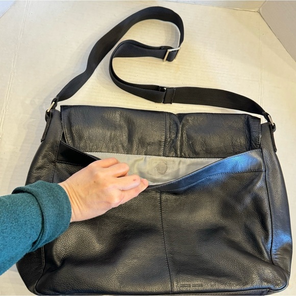 PERRY ELLIS PORTFOLIO Black Leather Briefcase Messenger Bag - Picture 11 of 16